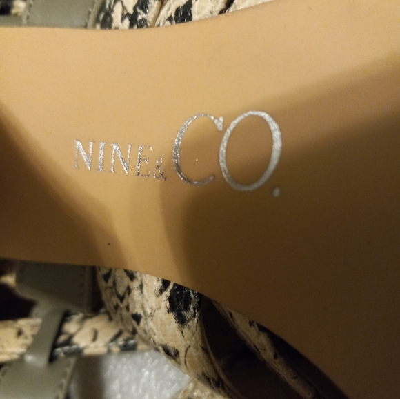 Sandles - Picture 3 of 3